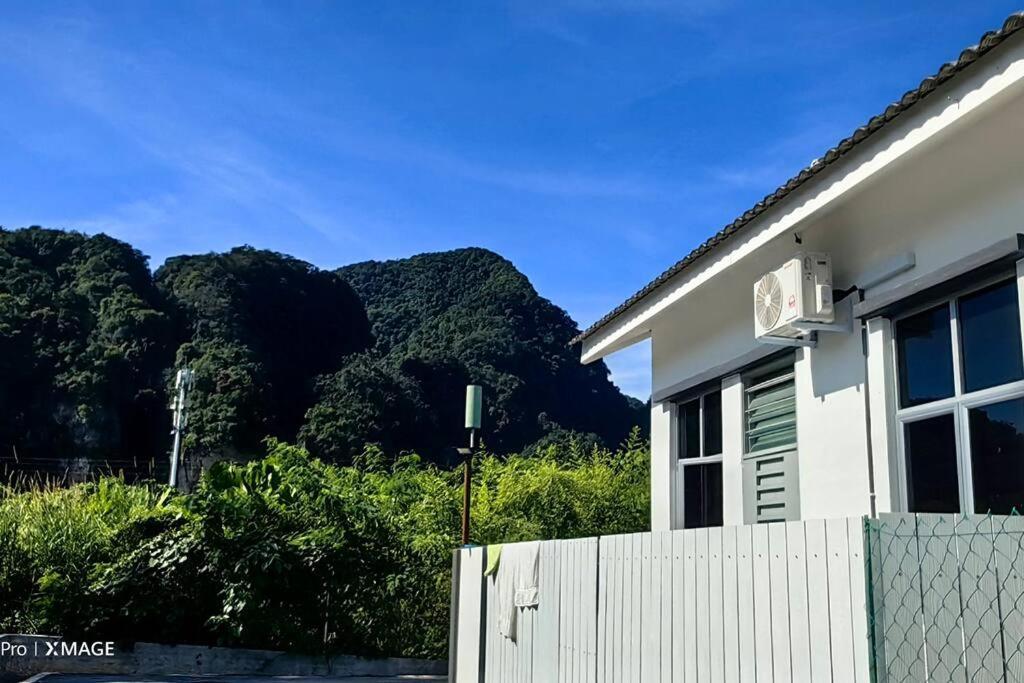 Mountain View Umoh50 End-lot Wi-fi Cozy Holiday home Ipoh